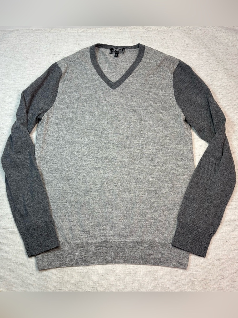 Express Men size M extra fine merino wool V Neck Sweater long sleeve gray